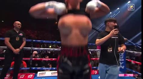 daniella flashes crowd|Boxer Daniella Hemsley Flashes After Defeating。